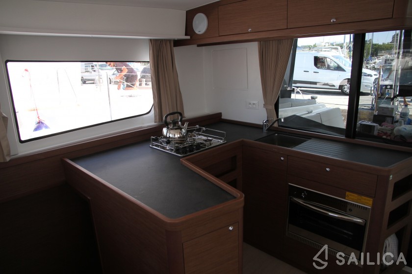 Lagoon 42 - Yacht Charter Sailica