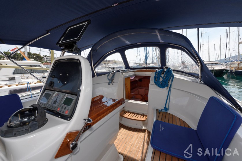 Bavaria 33 Cruiser - Yacht Charter Sailica