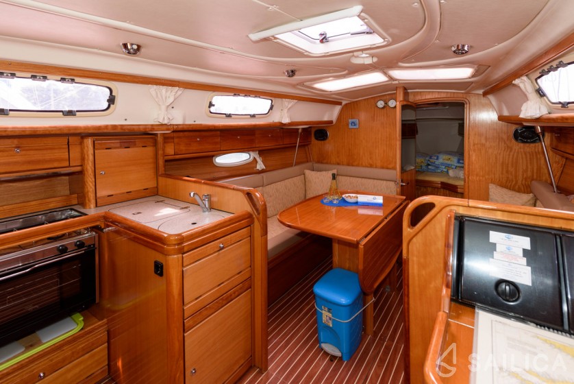 Bavaria 33 Cruiser - Yacht Charter Sailica