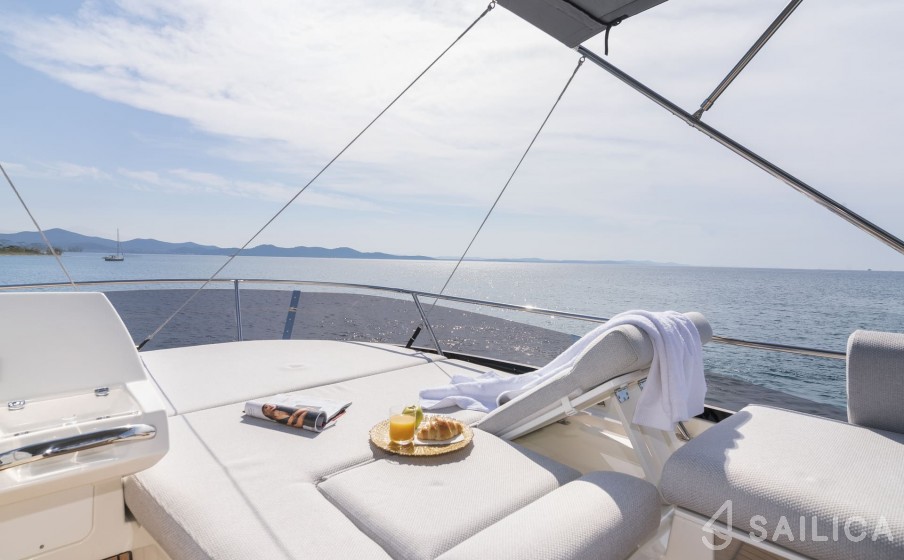 Prestige 46 - Yacht Charter Sailica