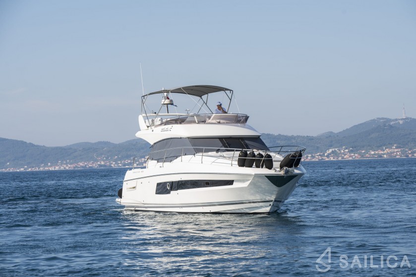 Prestige 46 - Yacht Charter Sailica