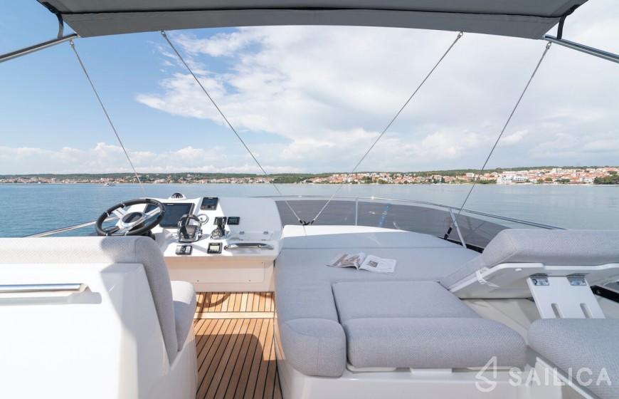 Prestige 46 - Yacht Charter Sailica