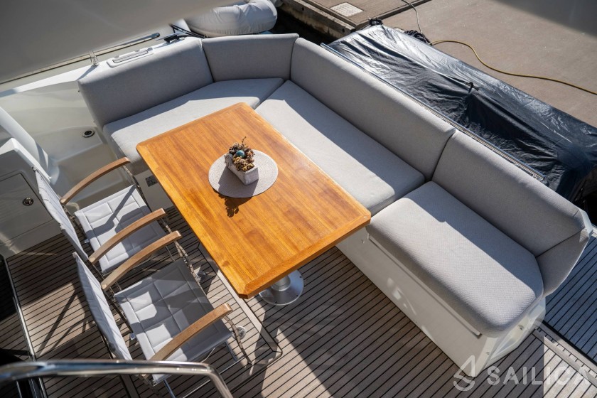 Prestige 46 - Yacht Charter Sailica