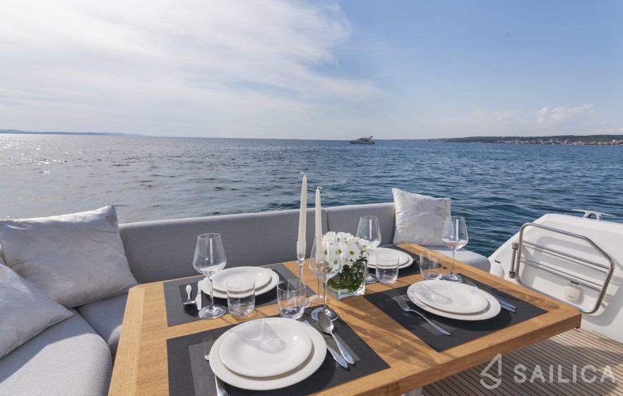 Prestige 46 - Yacht Charter Sailica