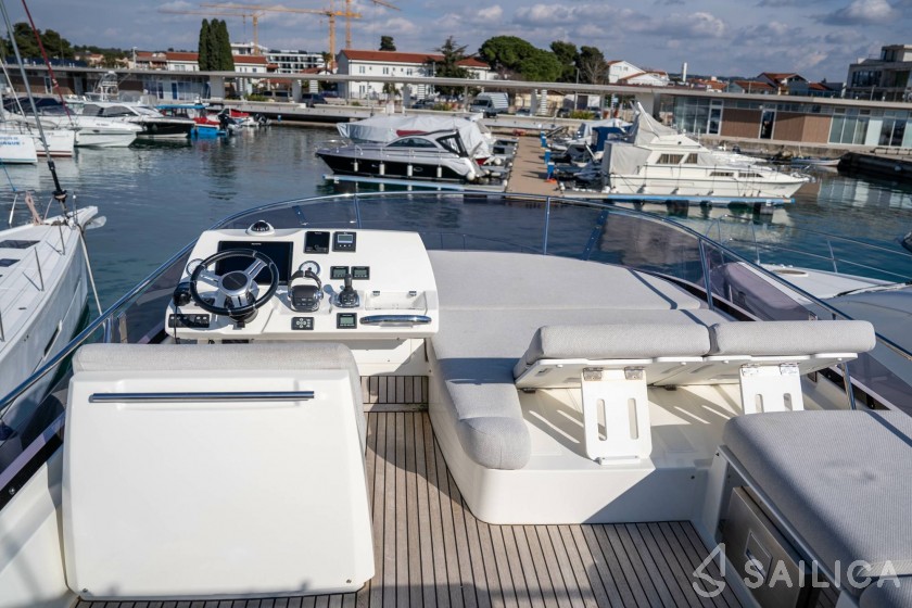 Prestige 46 - Yacht Charter Sailica
