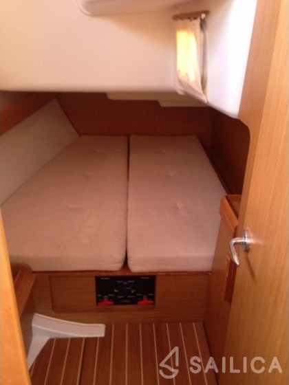 Sun Odyssey 42 i - Yacht Charter Sailica