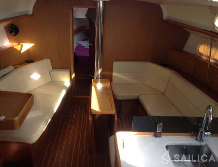 Sun Odyssey 42 i - Yacht Charter Sailica