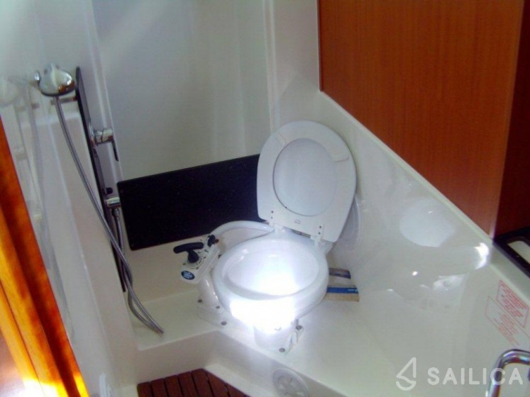 Bavaria Cruiser 32 - Yacht Charter Sailica