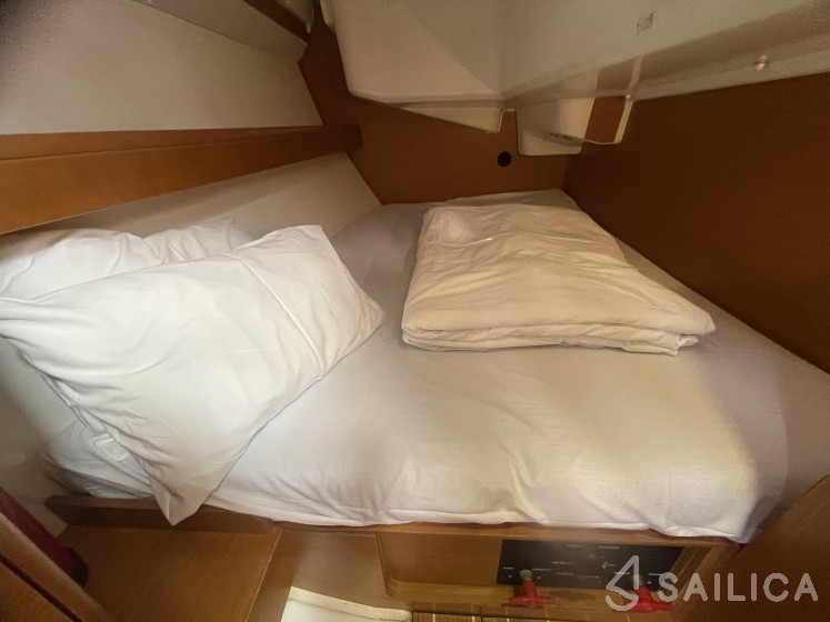 Sun Odyssey 36i - Yacht Charter Sailica