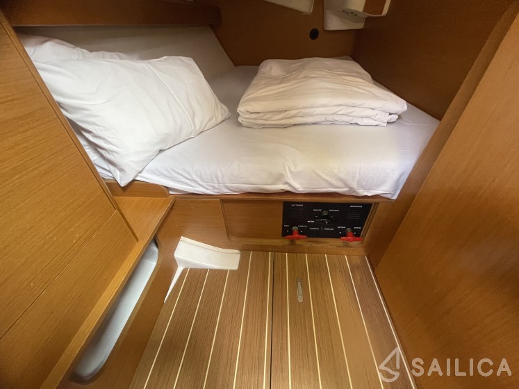 Sun Odyssey 36i - Yacht Charter Sailica
