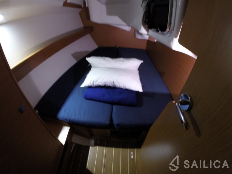 Sun Odyssey 36i - Yacht Charter Sailica