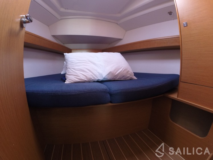 Sun Odyssey 36i - Yacht Charter Sailica