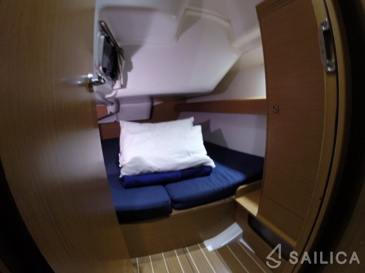 Sun Odyssey 36i - Yacht Charter Sailica