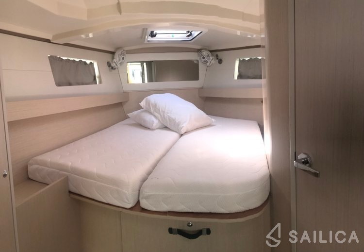 Oceanis 41.1 - Yacht Charter Sailica
