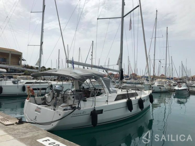 Oceanis 41.1 - Yacht Charter Sailica