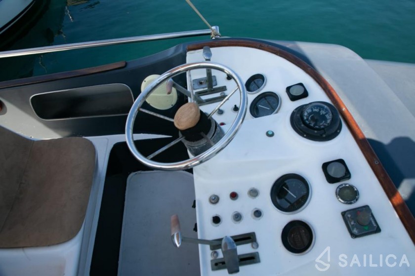 Riva 45 SuperAmerica - Yacht Charter Sailica