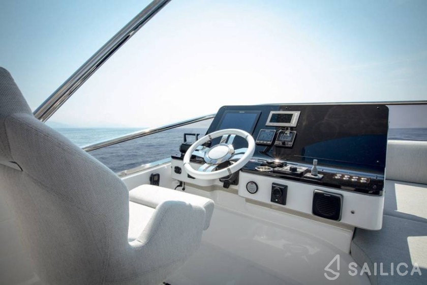 Azimut 55 - Yacht Charter Sailica