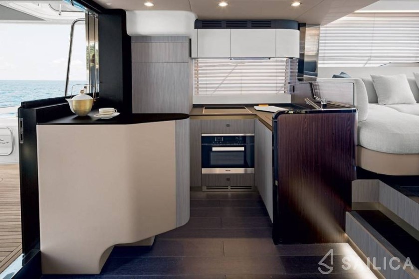 Azimut 55 - Yacht Charter Sailica
