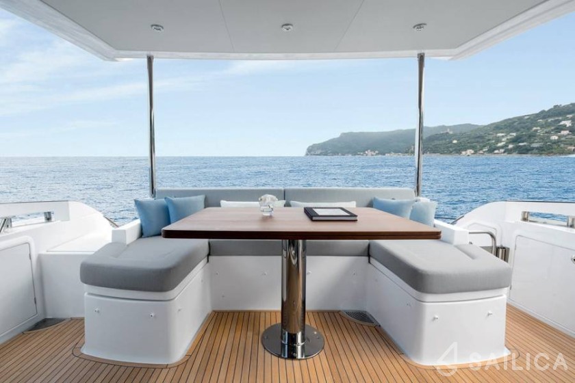Azimut 55 - Yacht Charter Sailica