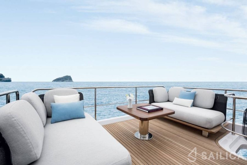 Azimut 55 - Yacht Charter Sailica