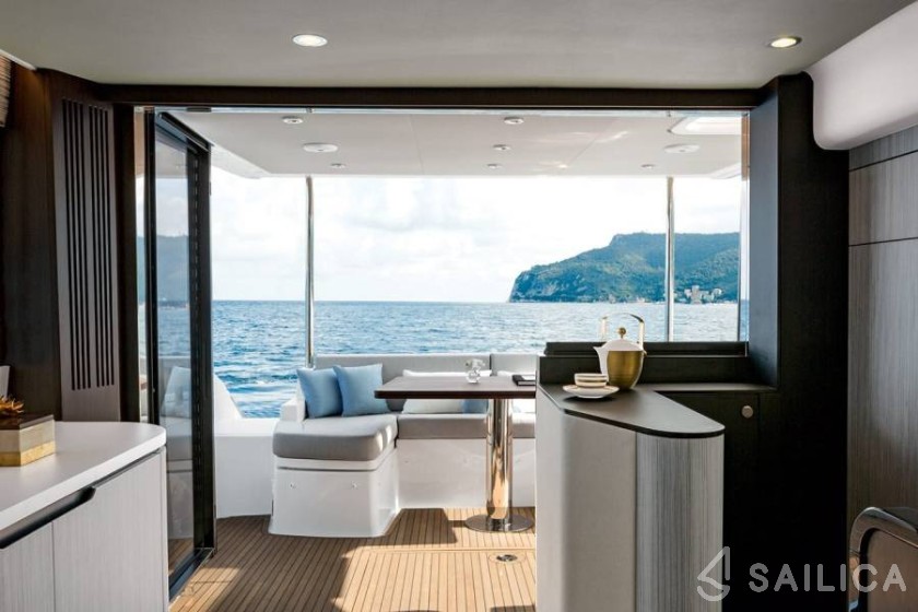 Azimut 55 - Yacht Charter Sailica