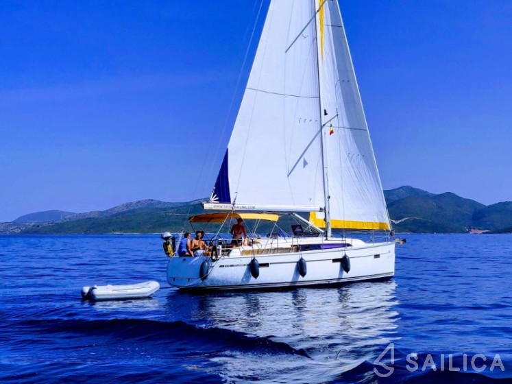 Bavaria 37 Cruiser - Yacht Charter Sailica