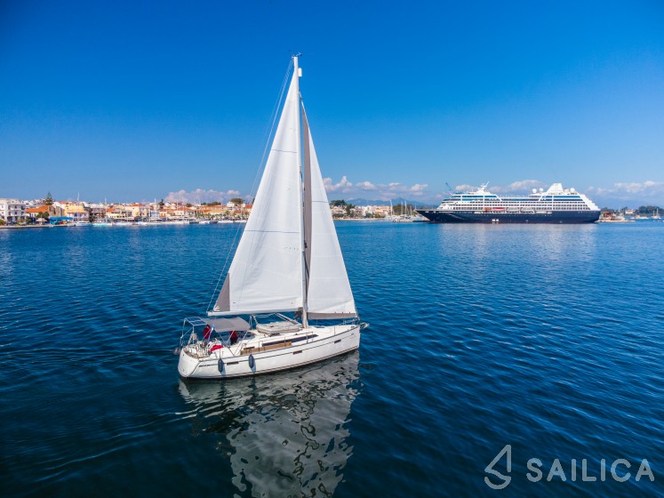 Bavaria 37 Cruiser - Yacht Charter Sailica