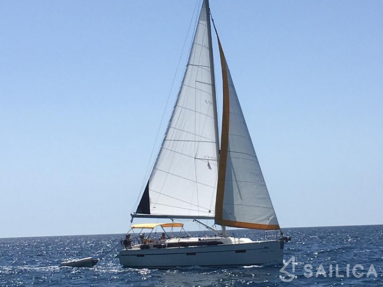 Bavaria 37 Cruiser - Yacht Charter Sailica