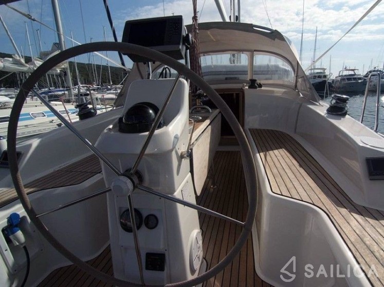 Bavaria 33 Cruiser - Yacht Charter Sailica