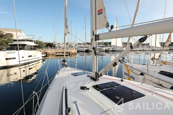 Bavaria 33 Cruiser - Yacht Charter Sailica