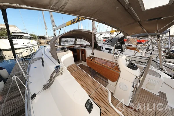 Bavaria 33 Cruiser - Yacht Charter Sailica