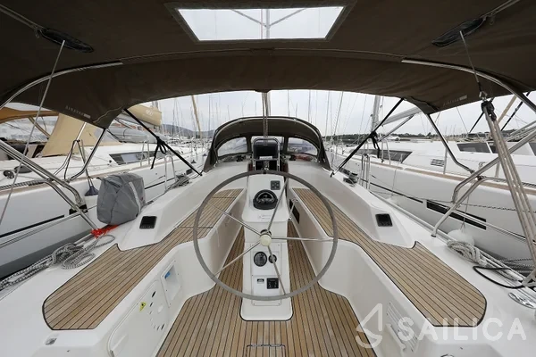 Bavaria 33 Cruiser - Yacht Charter Sailica