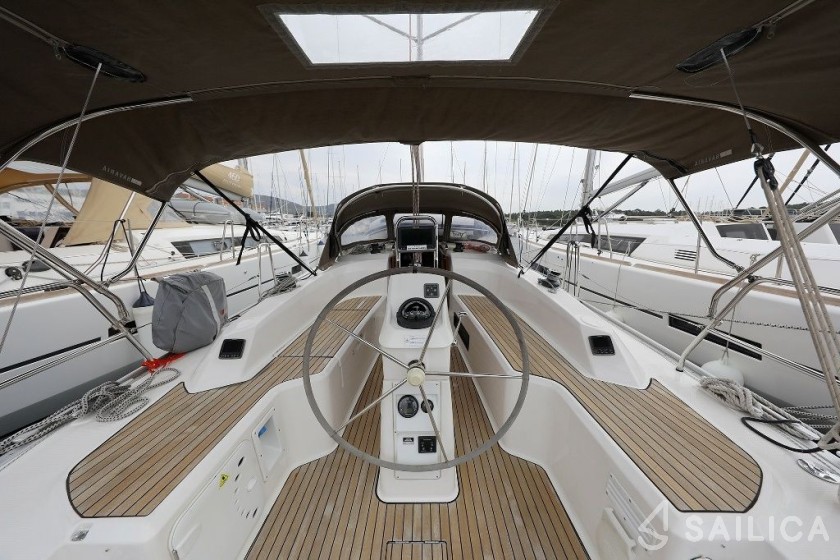 Bavaria 33 Cruiser - Yacht Charter Sailica