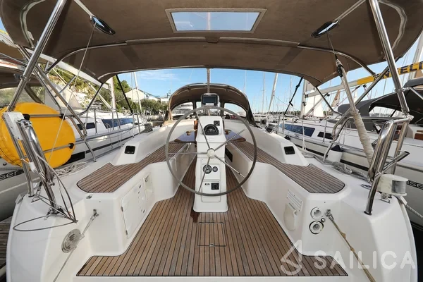 Bavaria 33 Cruiser - Yacht Charter Sailica