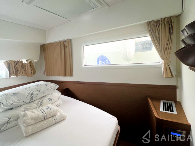 Lagoon 42 - Yacht Charter Sailica