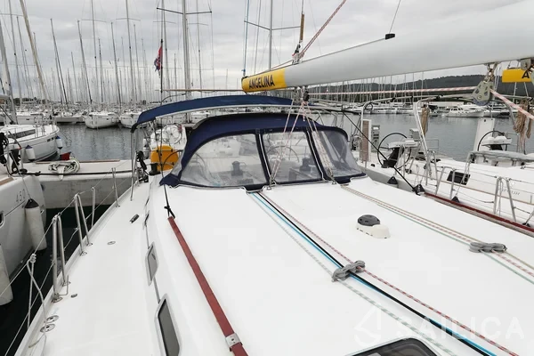 Cyclades 50.5 - Yacht Charter Sailica
