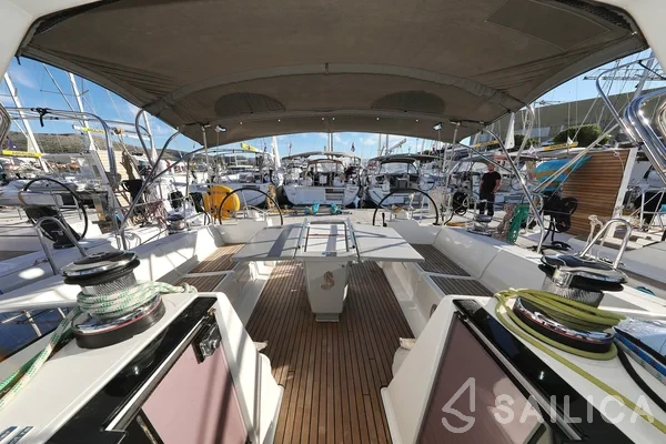 Oceanis 48 - Yacht Charter Sailica