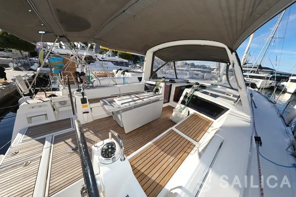 Oceanis 48 - Yacht Charter Sailica