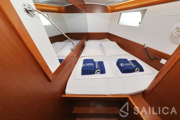 Oceanis 48 - Yacht Charter Sailica