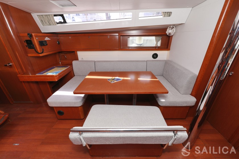 Oceanis 48 - Yacht Charter Sailica