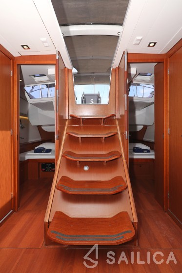 Oceanis 48 - Yacht Charter Sailica
