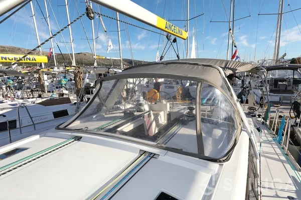 Oceanis 48 - Yacht Charter Sailica