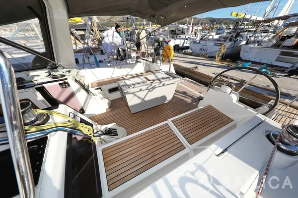 Oceanis 48 - Yacht Charter Sailica