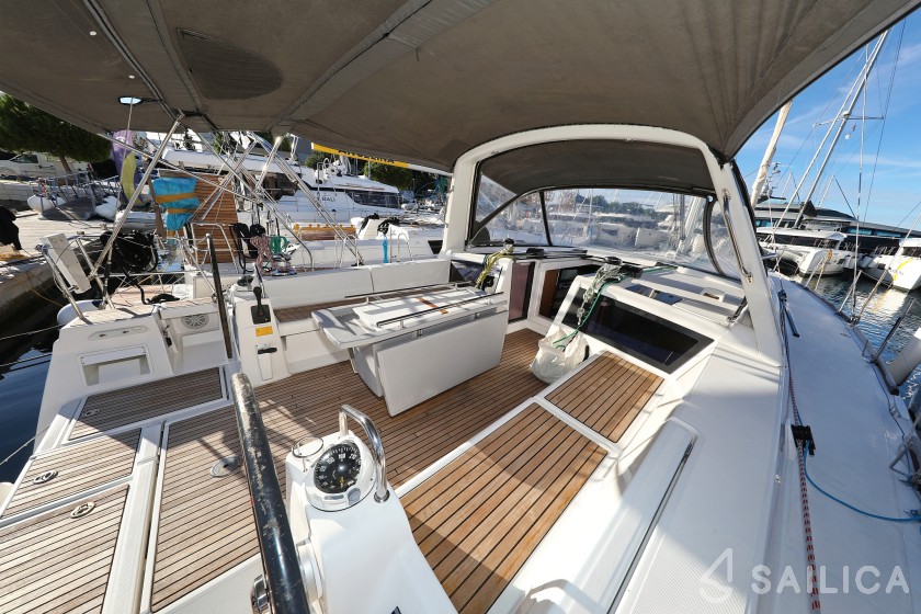 Oceanis 48 - Yacht Charter Sailica