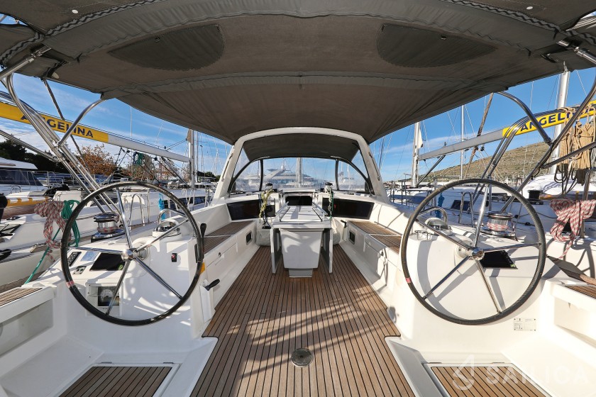 Oceanis 48 - Yacht Charter Sailica