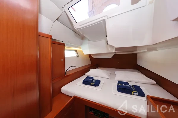 Oceanis 48 - Yacht Charter Sailica