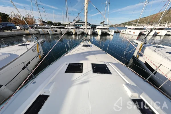 Oceanis 48 - Yacht Charter Sailica