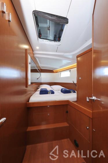 Oceanis 48 - Yacht Charter Sailica