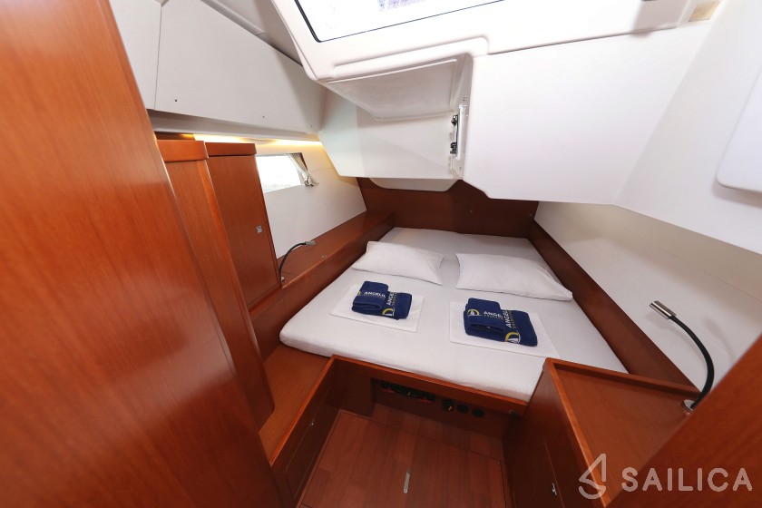Oceanis 48 - Yacht Charter Sailica