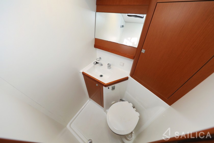 Oceanis 48 - Yacht Charter Sailica